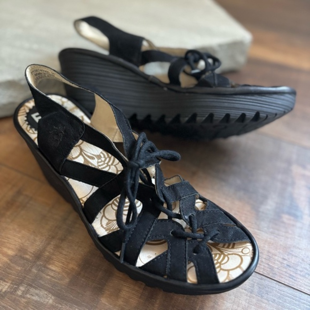 FLY London Yapi‎ Lace Up Wedge Black Leather Gladiator Sandals Sz EU 39 US 8-8.5